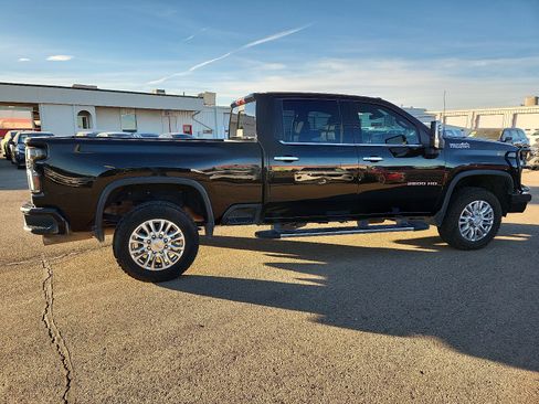 Used 2022 Chevrolet Silverado 2500 High Country w/ Safety Package II image 4