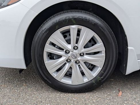 Used 2025 Nissan Sentra S FWD image 9