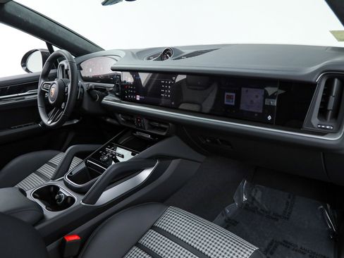 Used 2026 Porsche Cayenne GTS image 20