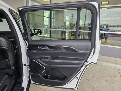 Used 2021 Jeep Grand Cherokee L Laredo image 13