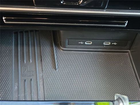 Used 2025 Volkswagen Atlas SE w/ Panoramic Sunroof Package image 21