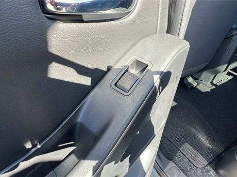 New 2025 Nissan Frontier SV w/ Tow Package image 15