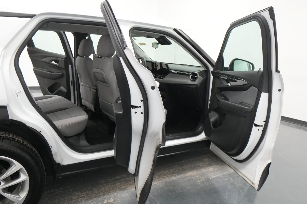 Used 2024 Chevrolet TrailBlazer LS FWD image 24