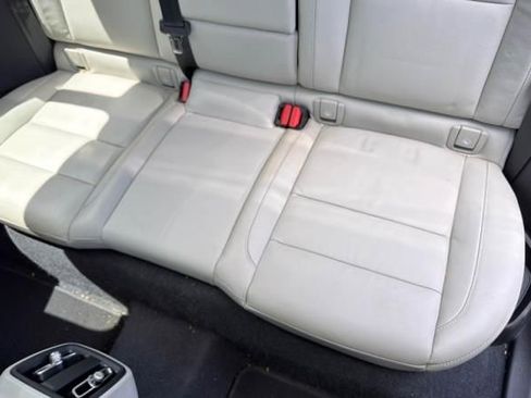 Used 2023 Volvo XC40 B5 Plus w/ Climate Package image 4