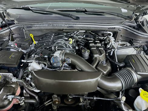 Used 2025 Dodge Durango GT image 34