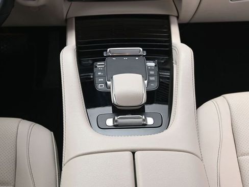 Used 2025 Mercedes-Benz GLS 450 4MATIC image 32