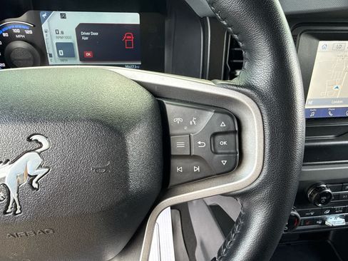 Used 2022 Ford Bronco Big Bend w/ Sasquatch Package AWD/4WD image 18