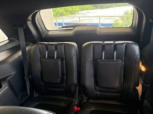 Used 2016 Ford Explorer XLT w/ Equipment Group 202A AWD/4WD image 17