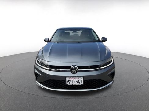 Used 2025 Volkswagen Jetta SE image 4