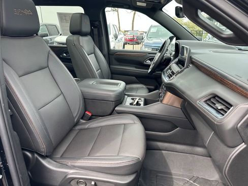 Used 2023 Chevrolet Suburban High Country AWD/4WD image 32