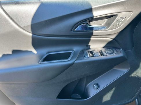 Used 2019 Chevrolet Equinox LT image 17