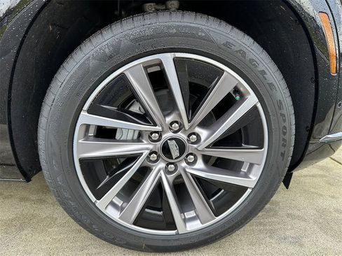 New 2026 Cadillac Vistiq Sport image 9