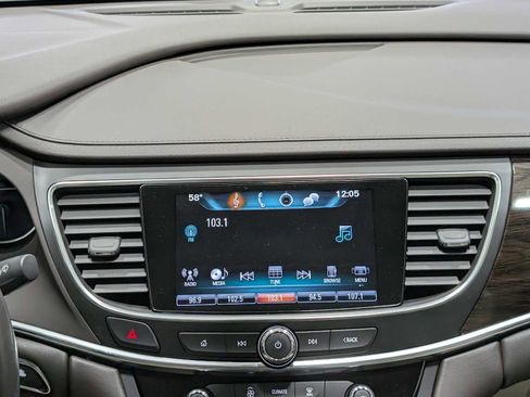 Used 2017 Buick LaCrosse Preferred image 18