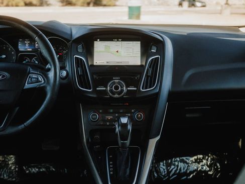 Used 2018 Ford Focus Titanium image 31