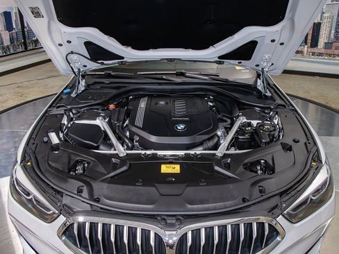 Certified 2022 BMW 840i xDrive Convertible w/ Comfort Seating Package image 7