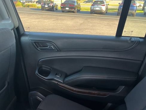 Used 2016 Chevrolet Suburban LS RWD image 14