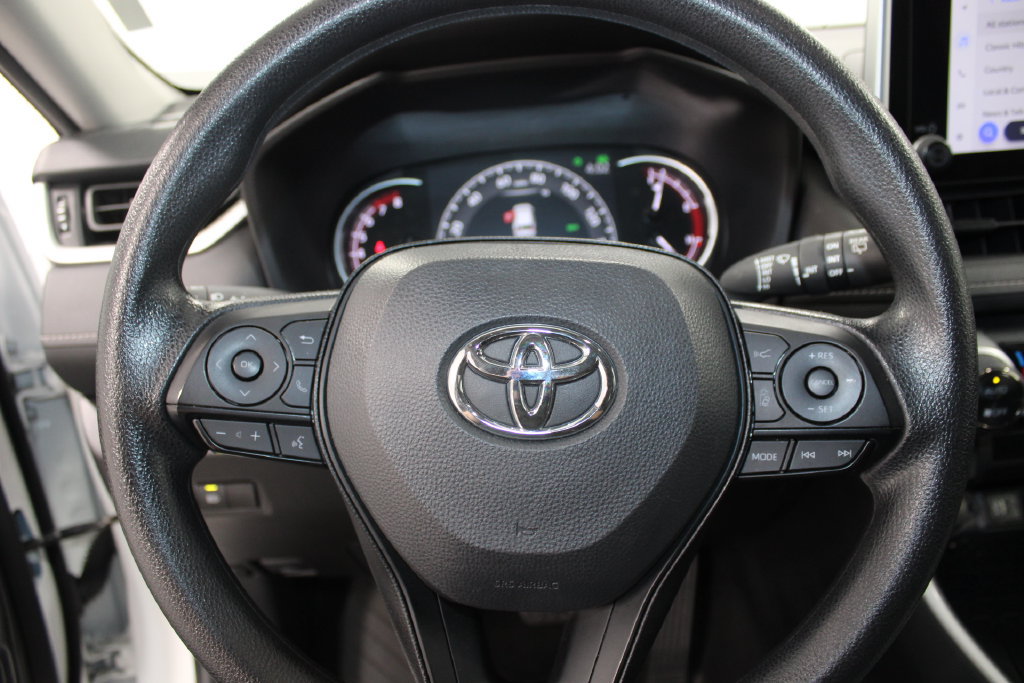 Used 2025 Toyota RAV4 XLE AWD/4WD image 26