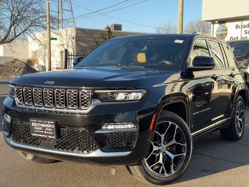 Used 2022 Jeep Grand Cherokee Summit image 3