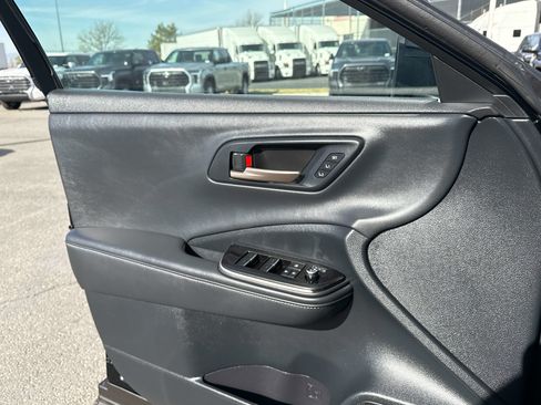 Used 2024 Toyota Crown Limited image 12