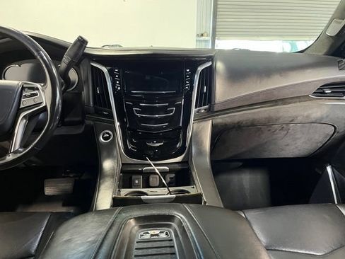 Used 2019 Cadillac Escalade ESV Platinum AWD/4WD image 20