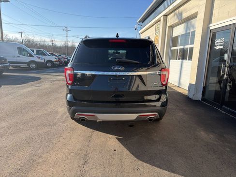 Used 2017 Ford Explorer XLT w/ Equipment Group 201A AWD/4WD image 6