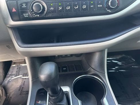 Used 2019 Toyota Highlander LE image 21