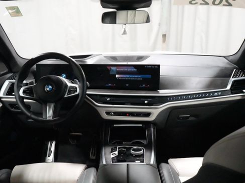 Used 2023 BMW X7 xDrive40i w/ Executive Package AWD/4WD image 8