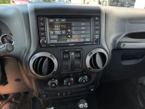 Used 2015 Jeep Wrangler Sport w/ Quick Order Package 24S AWD/4WD image 7