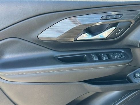 Used 2023 GMC Terrain SLT image 11