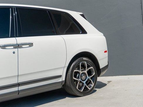 Used 2024 Rolls-Royce Cullinan Black Badge image 39