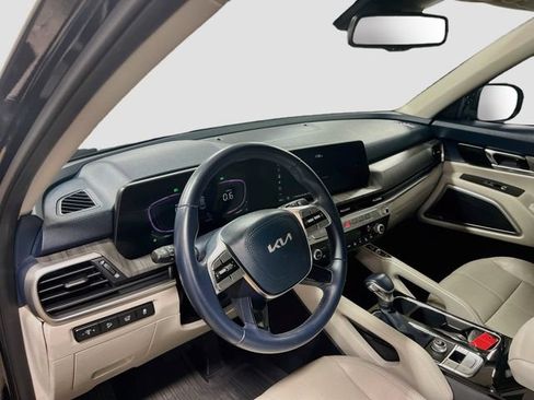 Certified 2023 Kia Telluride EX w/ EX Captain's Chair Package FWD image 9