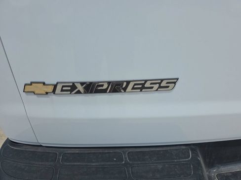 Used 2025 Chevrolet Express 2500 w/ Driver Convenience Package RWD image 5