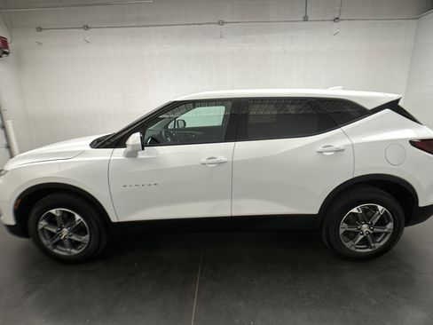 Used 2025 Chevrolet Blazer LT AWD/4WD image 37