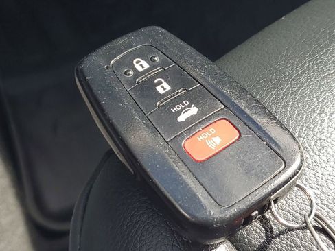 Used 2019 Toyota Camry SE image 38