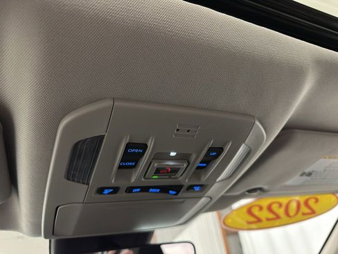 Used 2022 Toyota Highlander XLE image 32