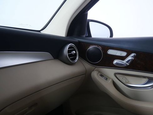 Used 2017 Mercedes-Benz GLC 300 4MATIC image 26