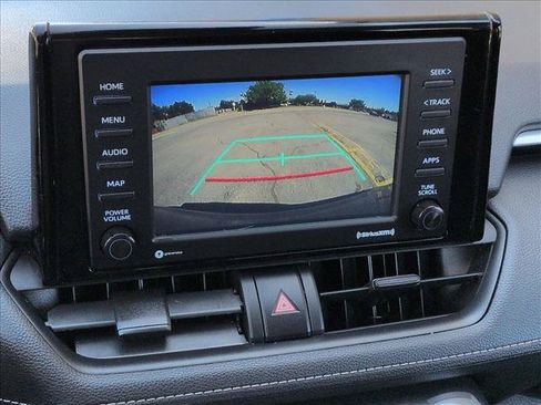 Used 2021 Toyota RAV4 LE AWD/4WD image 19