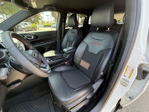 Used 2025 Jeep Compass Trailhawk image 32