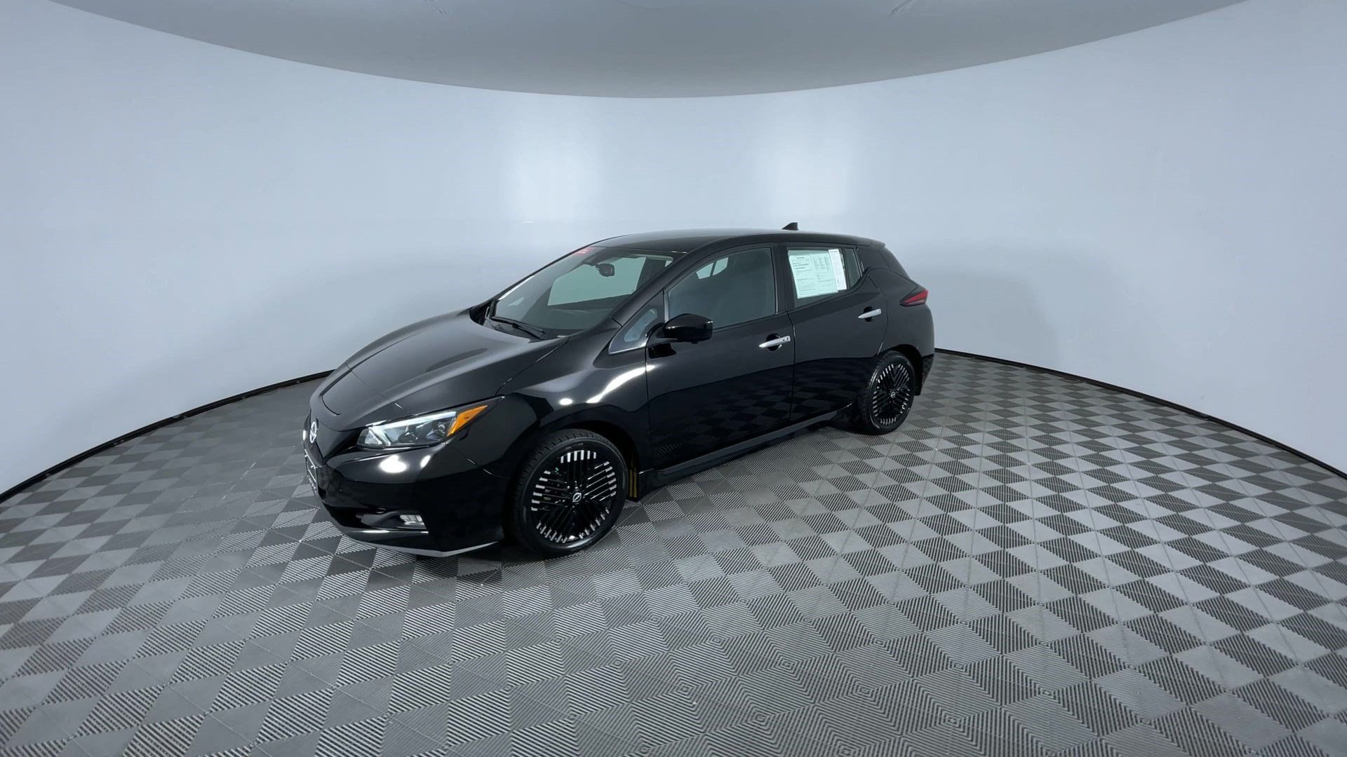 Certified 2025 Nissan Leaf SV Plus FWD image 4
