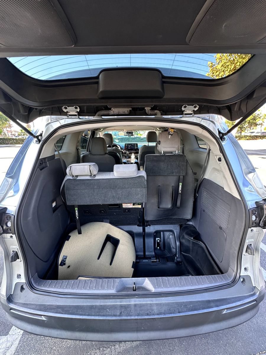 Used 2021 Toyota Sienna LE FWD image 11