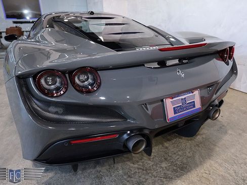 Used 2022 Ferrari F8 Tributo RWD image 10