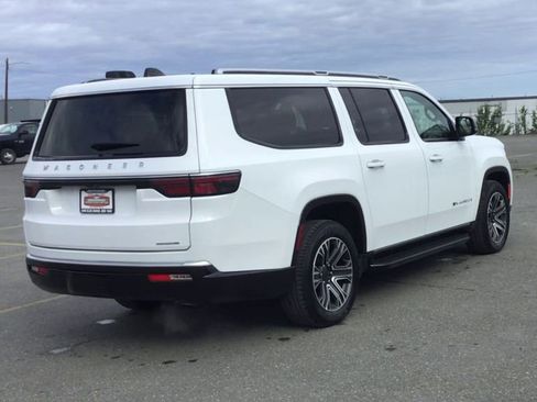 Used 2024 Jeep Wagoneer L Series II w/ Flexible Seating Group image 8