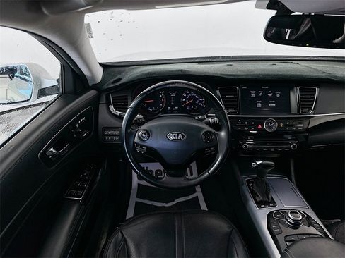 Used 2017 Kia K900 Premium image 23