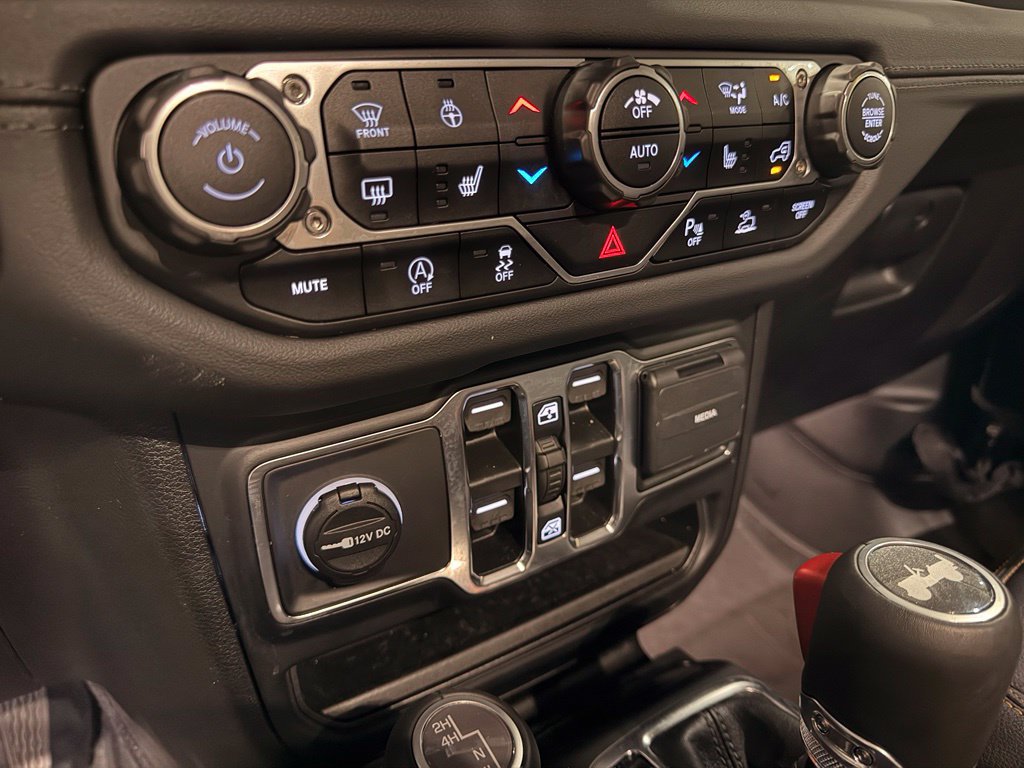Used 2024 Jeep Wrangler Unlimited Sahara w/ Technology Group AWD/4WD image 24