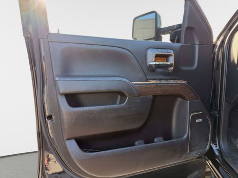 Used 2017 GMC Sierra 2500 Denali w/ Duramax Plus Package image 11