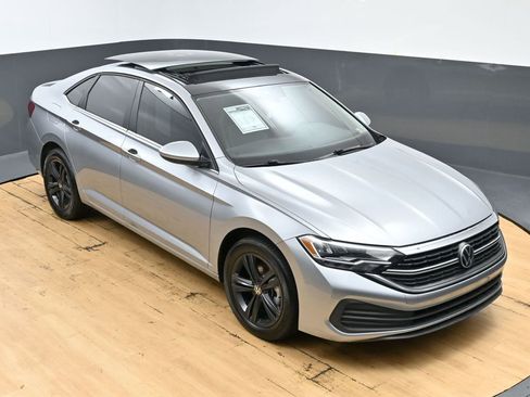 Used 2023 Volkswagen Jetta SE w/ Panoramic Sunroof Package image 41