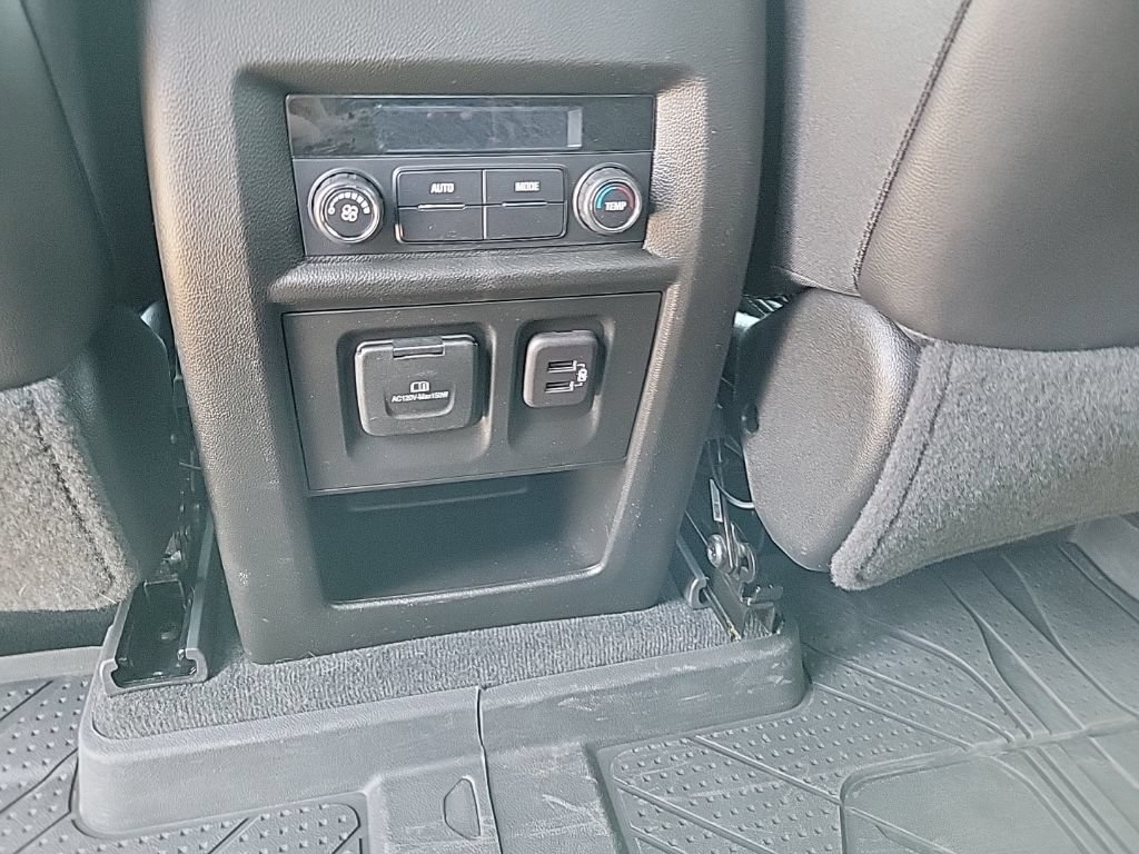 Used 2023 Chevrolet Traverse LT w/ LT Premium Package AWD/4WD image 11