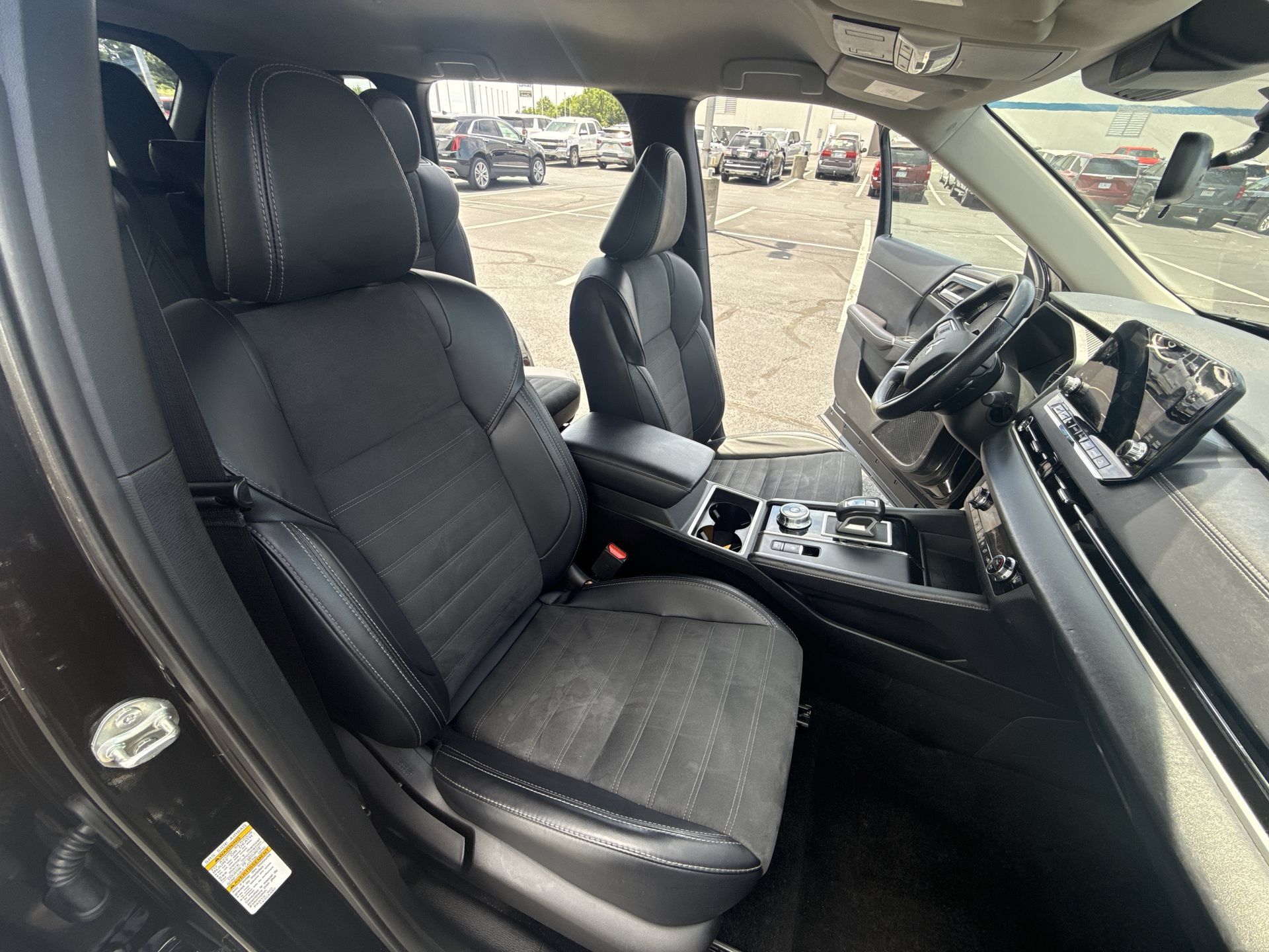 Used 2024 Mitsubishi Outlander SE FWD image 25