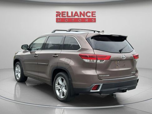 Used 2017 Toyota Highlander Limited AWD/4WD image 4
