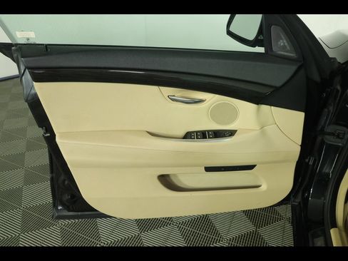 Used 2017 BMW 535i Gran Turismo RWD image 15